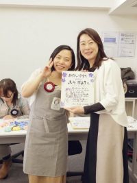 お絵かき書道家:亜由子(右)